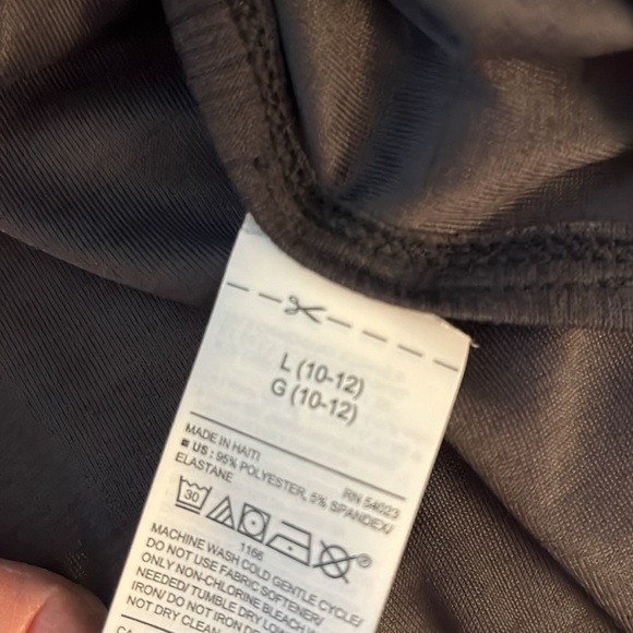 Old Navy Active breath on sleeveless black sports top. Size Large(10-12) - Picture 7 of 8